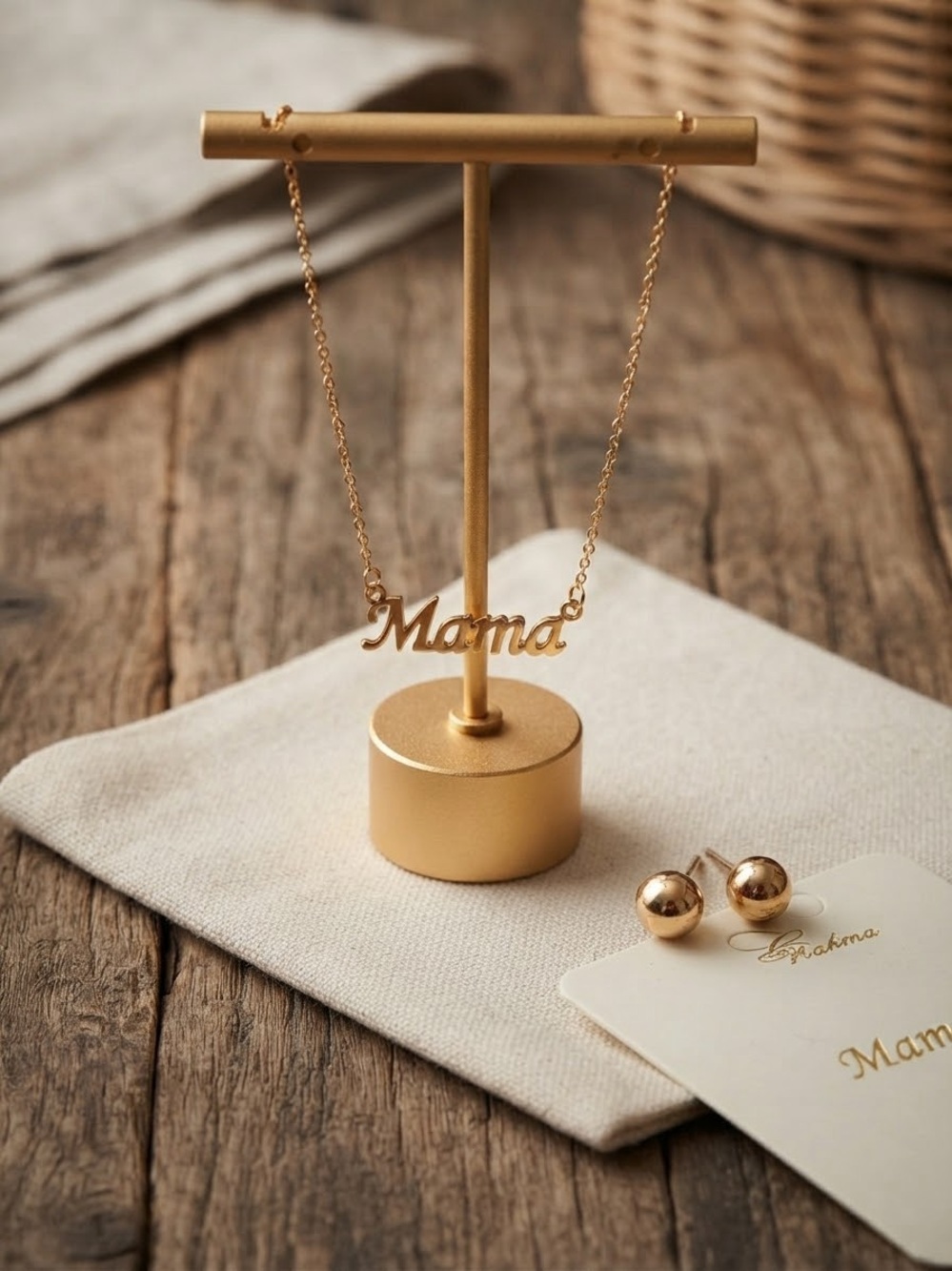 Gold 'Mama' Script Necklace - Polished Gold Finish